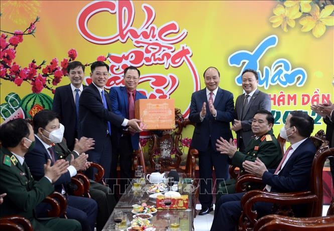 Le président présente ses vœux pour le Nouvel An lunaire aux forces armées à Da Nang